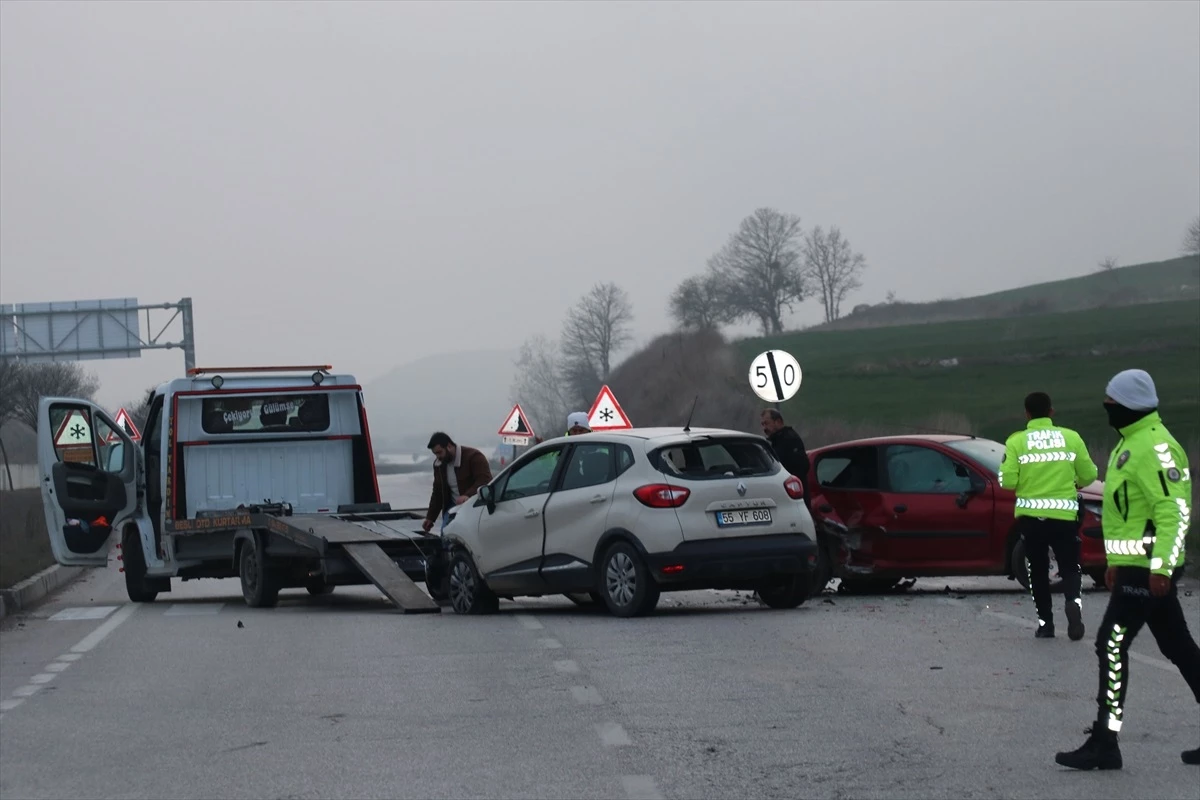Samsun'da Otomobil Kazası: 3 Kişi Yaralandı