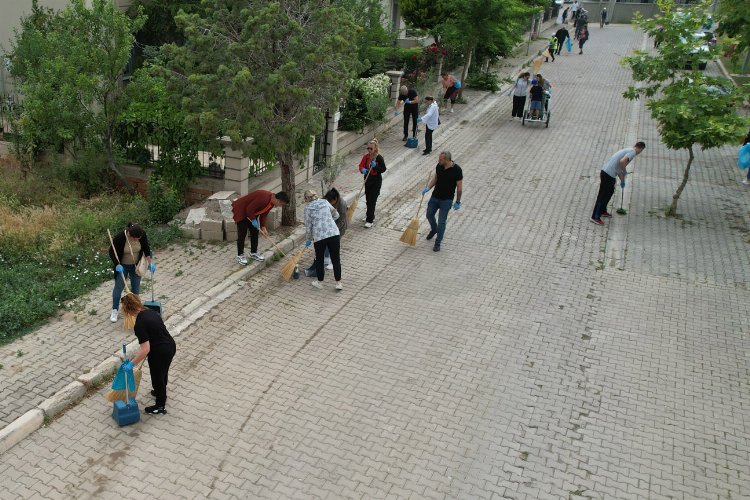 İzmir Güzelbahçe'de imece temizlik