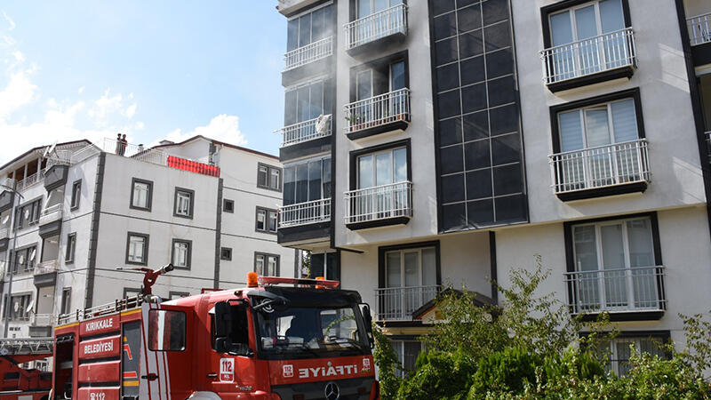 Kırıkkale'de 4 katlı binada yangın