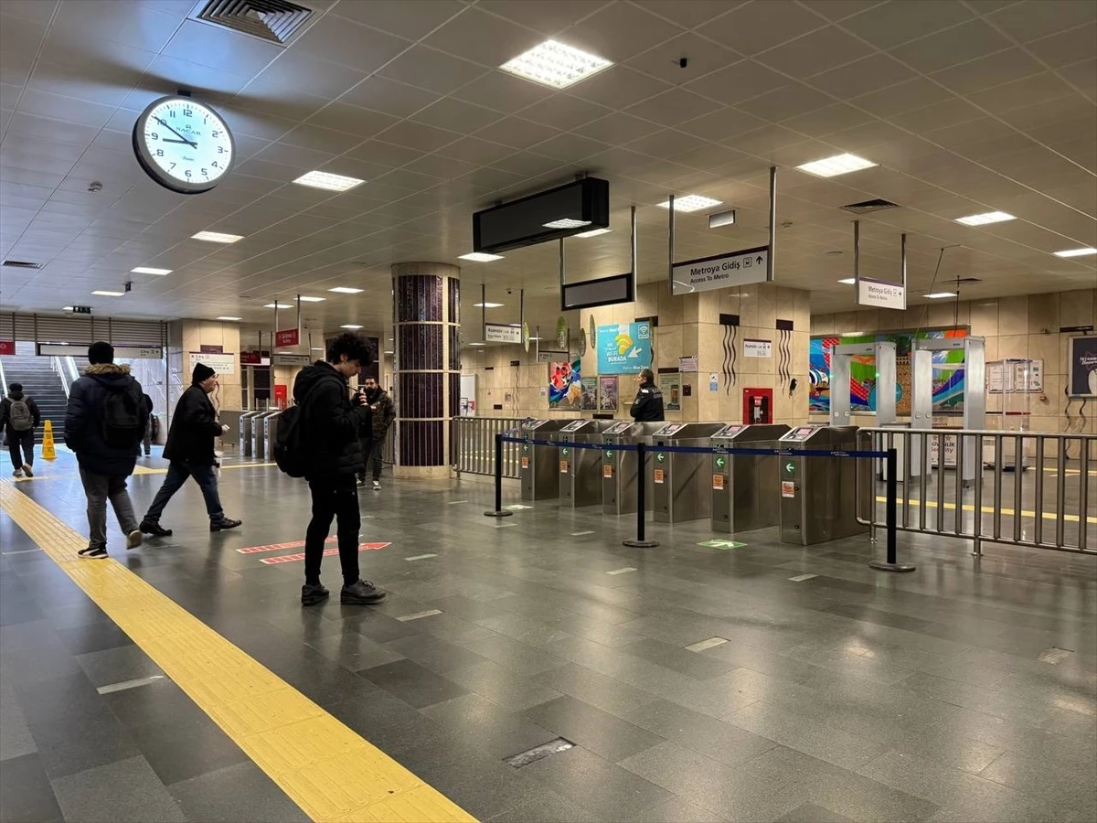 Üsküdar-Çekmeköy Metro Hattı'nda Teknik Arıza: Seferler Durduruldu