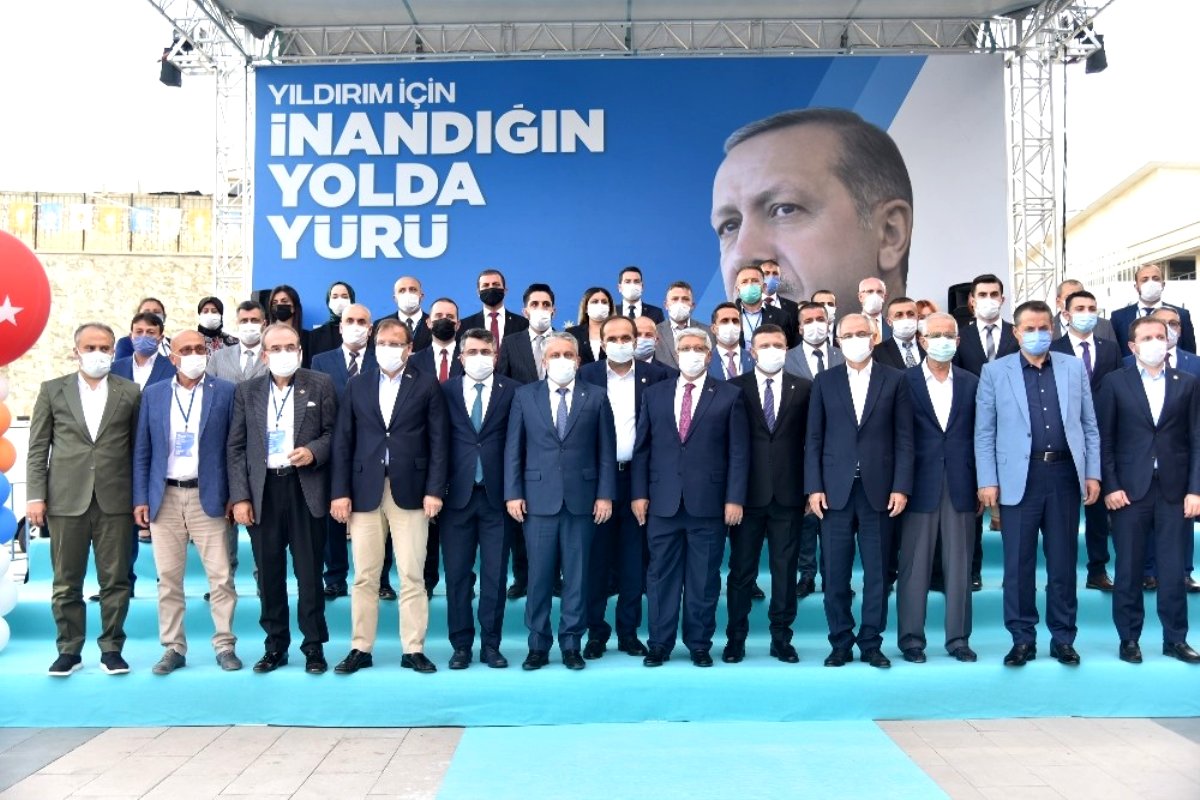 AK Parti Bursa'da ilçe kongrelerini tamamladı