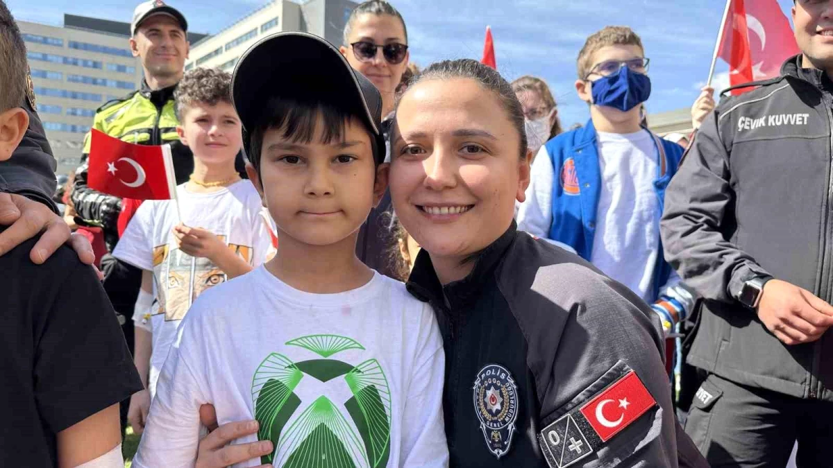 Ankara İl Emniyet Müdürlüğü'nden çocuklara bayram sürprizi