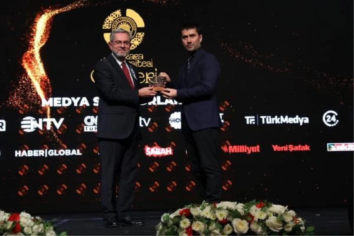 Ankara Üniversitesi Ödülleri Töreninde Medya Temsilcilerine Ödül Verildi