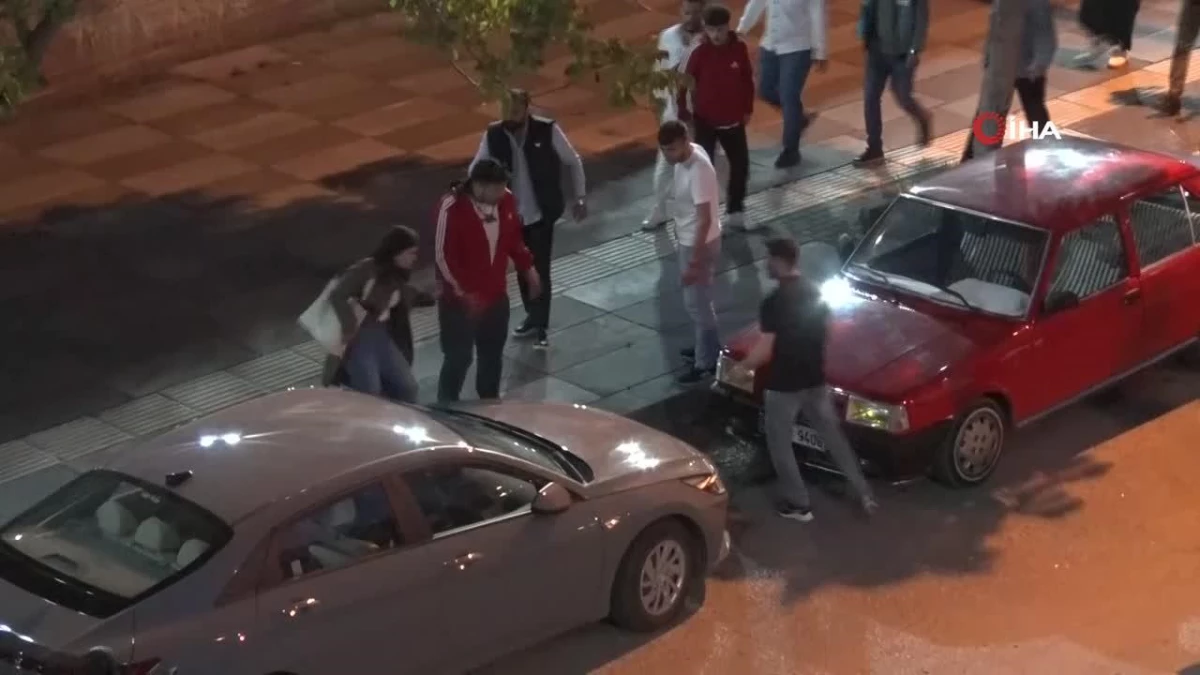 Ankara'da iki grup arasında kavga: Sokakta yumrukların konuştuğu anlar kamerada