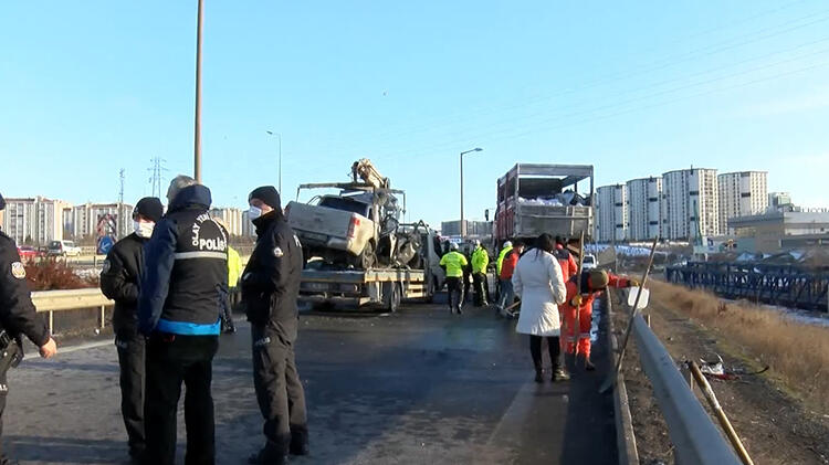Ankara'da iki kamyonet çarpıştı! 1 ölü, 1 yaralı