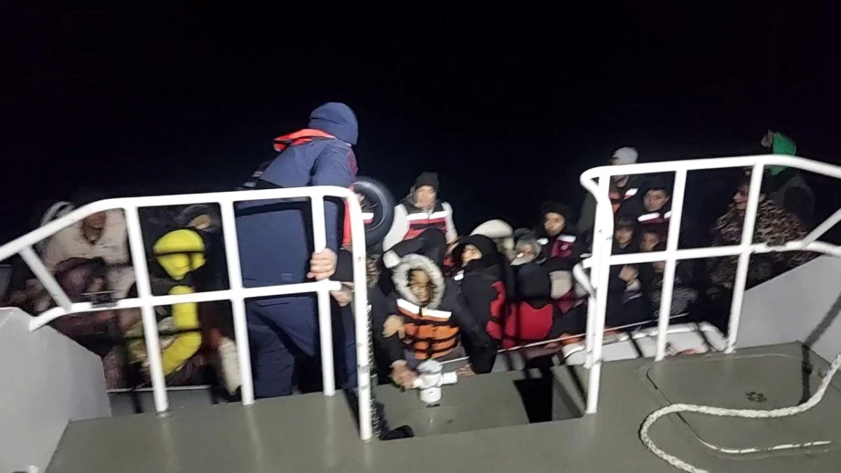 Ayvalık'ta 27'si çocuk 68 göçmen yakalandı