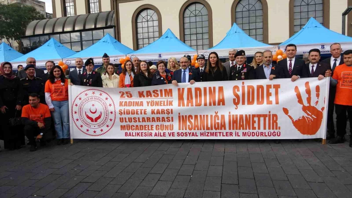 Balıkesir Valisi İsmail Ustaoğlu Kadına Yönelik Şiddete Karşı Uluslararası Mücadele Günü Etkinliklerini Ziyaret Etti