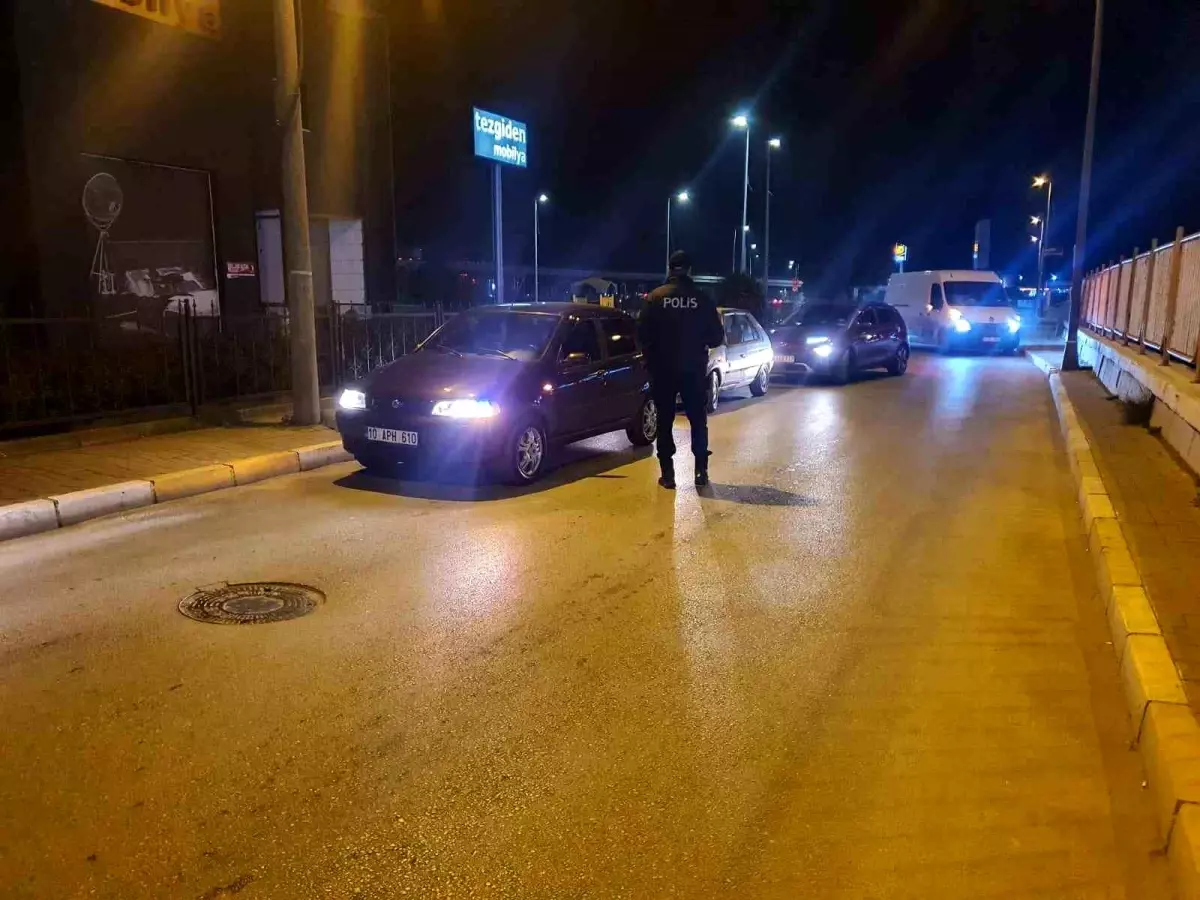 Balıkesir’de Asayiş ve Trafikte Şok Denetim: 13 Aranan Şahıs Yakalandı, 24 Araç Trafikten Men Edildi!