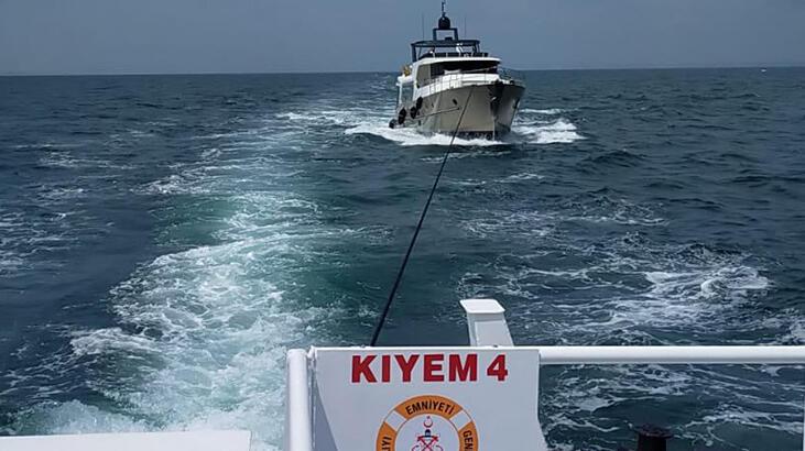 Biga açıklarında sürüklenen, 5 kişinin olduğu tekne kurtarıldı
