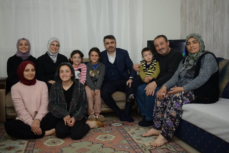 Bursa Yıldırım'da afetzede aileyle iftar açtı