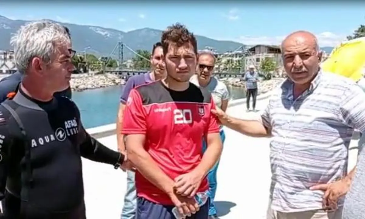 Edremit'te tekne battı; 1 kişi yüzerek kurtuldu, 2 kişi aranıyor (3)