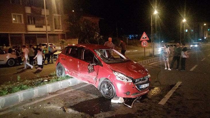 Ehliyetsiz genç kaza yaptı! Ortalık savaş alanına döndü