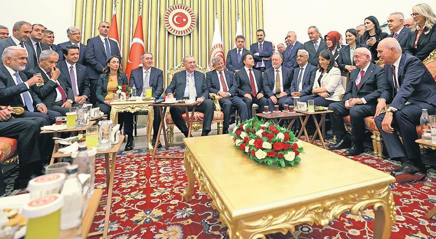 Erdoğan’ın Meclis Açılışındaki Liderler Fotoğrafı Kulisleri Hareketlendirdi