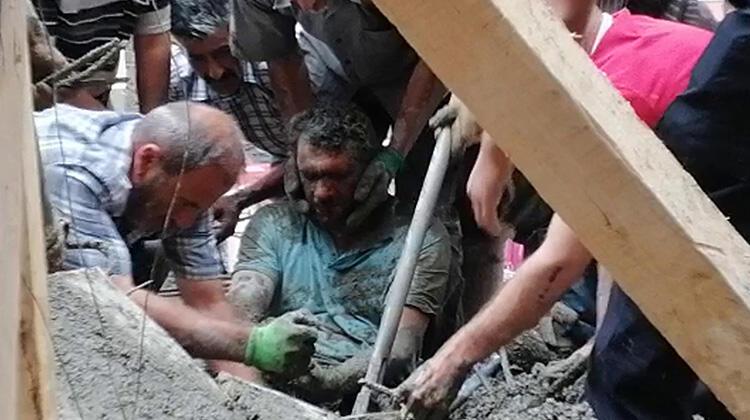 Erzurum'da cami inşaatında çökme! 3 işçi enkaz altından çıkarıldı