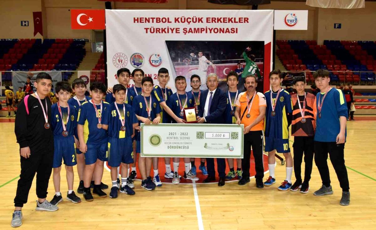 İzzet Öksüzkaya hentbolde Türkiye 4.'sü oldu