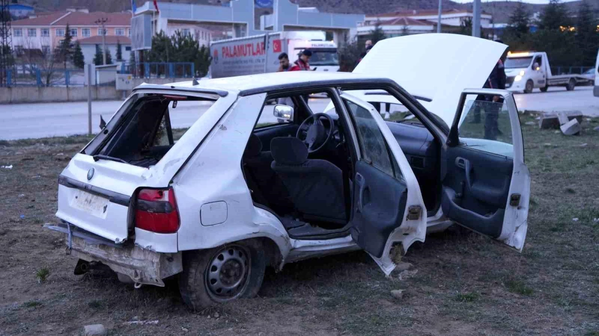 Kırıkkale'de otomobil ile minibüsün çarpıştığı kazada 2 kişi yaralandı
