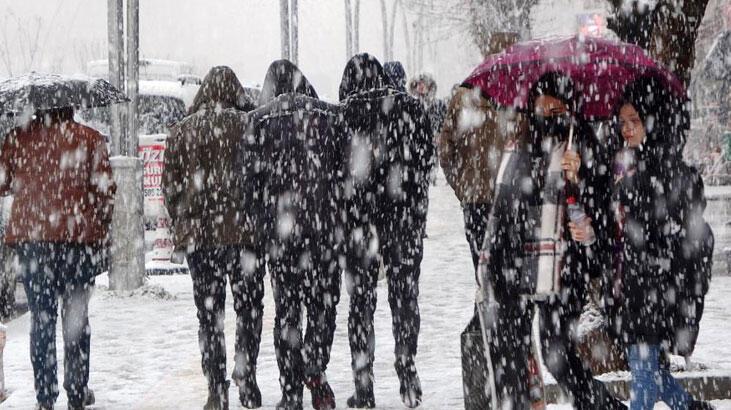 Muş’ta lapa lapa kar yağışı! Kent beyaza büründü