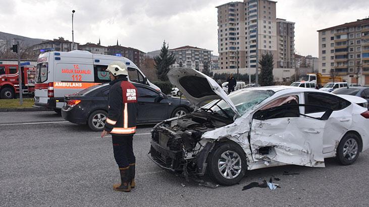 Şanlıurfa Valiliği koruma aracı ile otomobil çarpıştı!