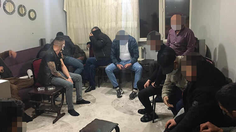 Sivas'ta kumar baskını! 20 kişiye 60 bin 407 lira ceza kesildi