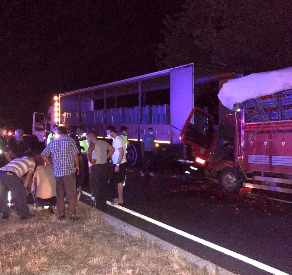 Son dakika haberleri... Manisa'da kamyonla tır çarpıştı: 1 ölü