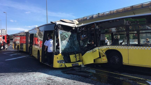 Son dakika: Kadıköy'de metrobüsler çarpıştı: Ekipler sevk edildi