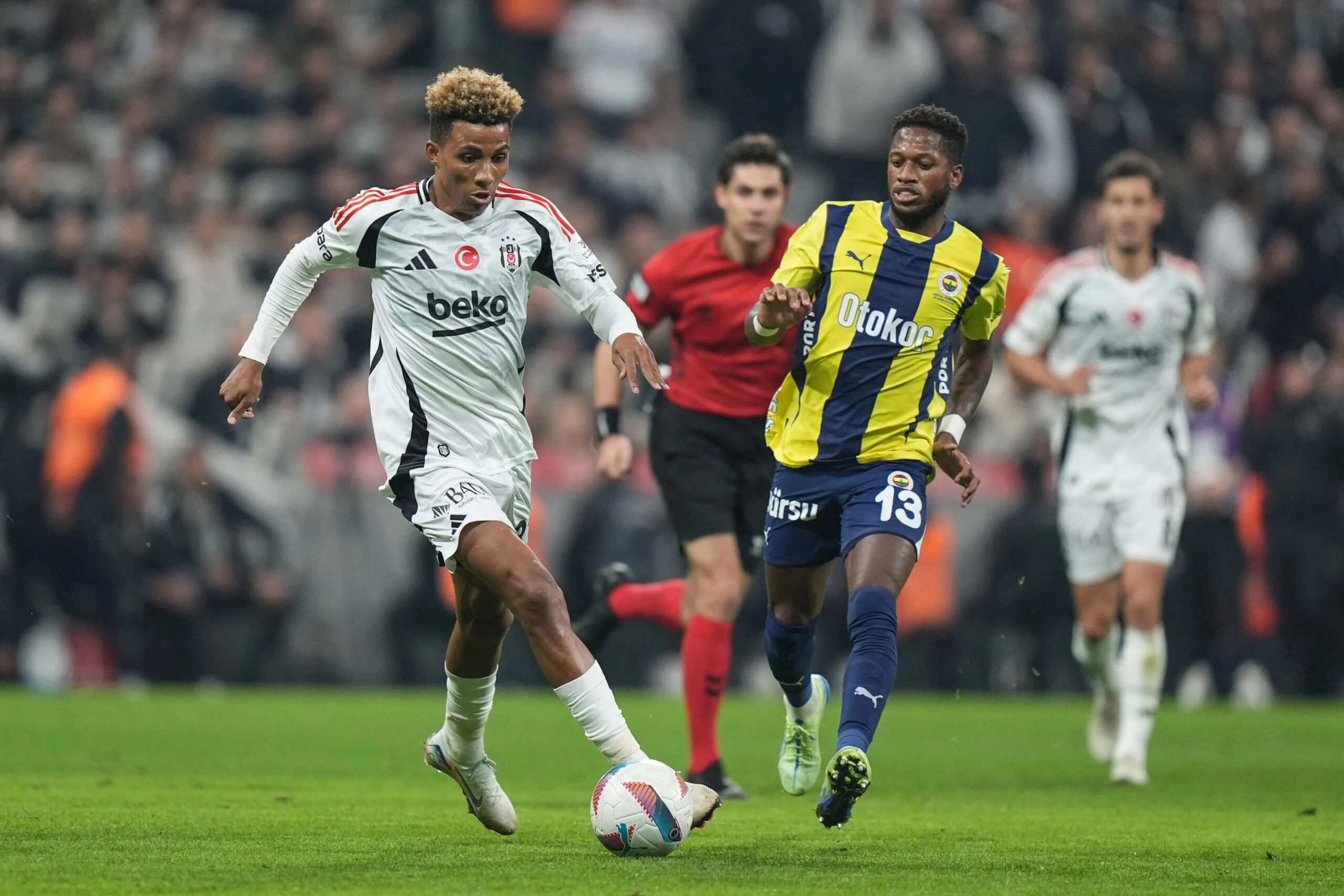 Süper Lig’de Kritik Viraj: 34. Hafta Başlıyor, Derbi Ateşi Yanıyor!