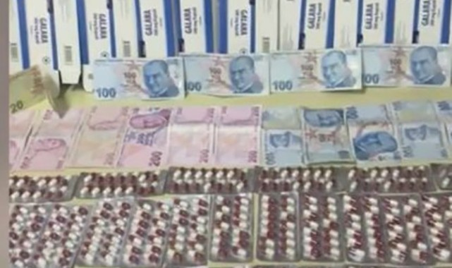 Şüpheli Araçta Yüzlerce Hap Ele Geçirildi, 3 Şüpheli Tutuklandı