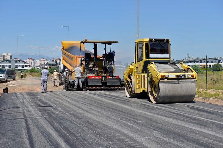 Antalya Muratpaşa 8 yıldır asfaltını üretiyor