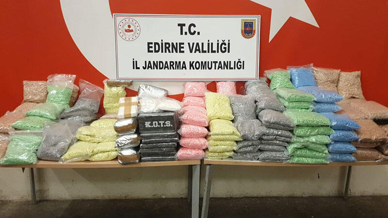 Bakan Soylu'dan Edirne'de TIR'da ele geçirilen uyuşturucu paylaşımı