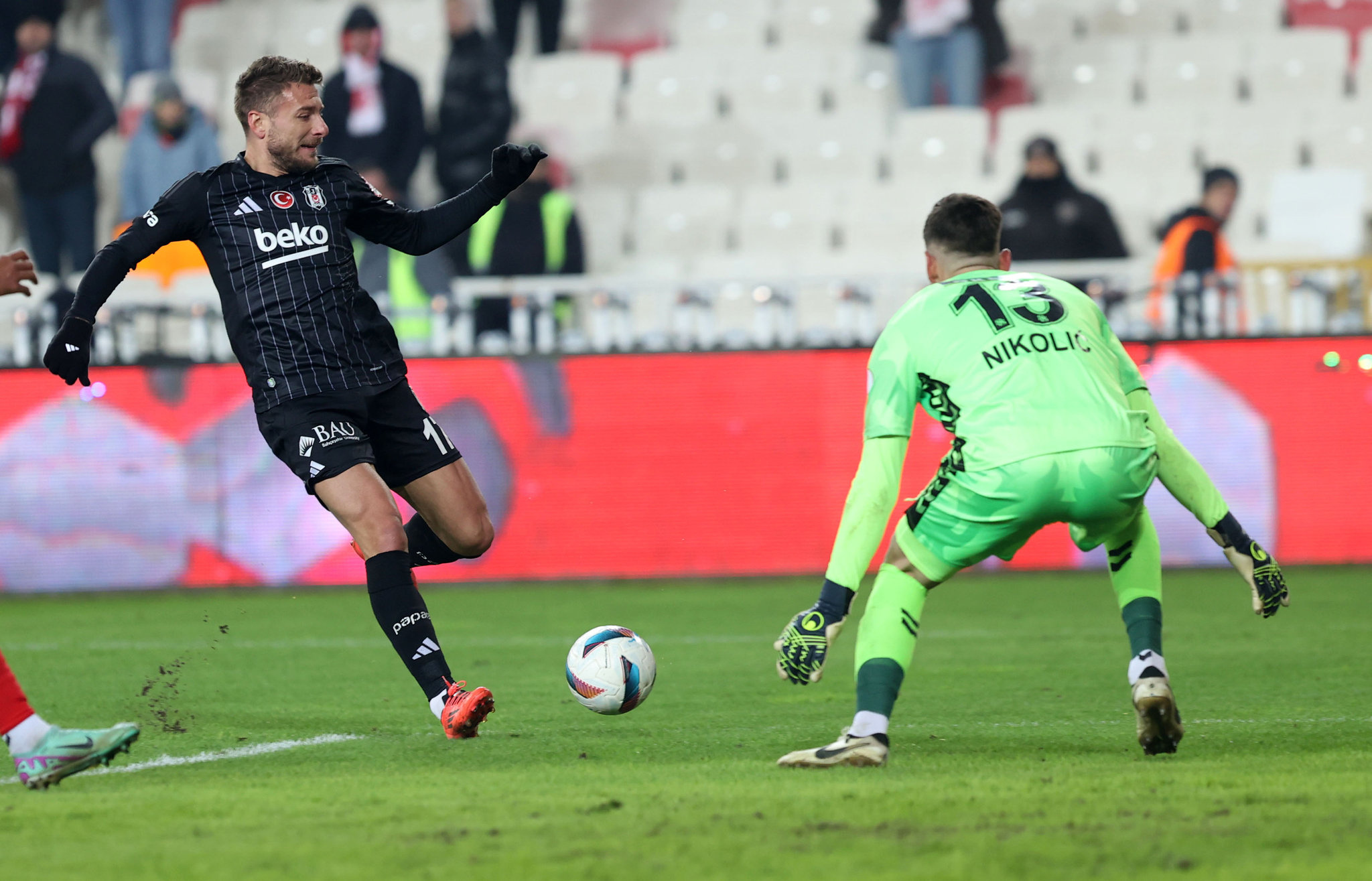 Beşiktaş’ta Ciro Immobile’nin Yerine Fransız Golcü: Alassane Pléa Gündemde!