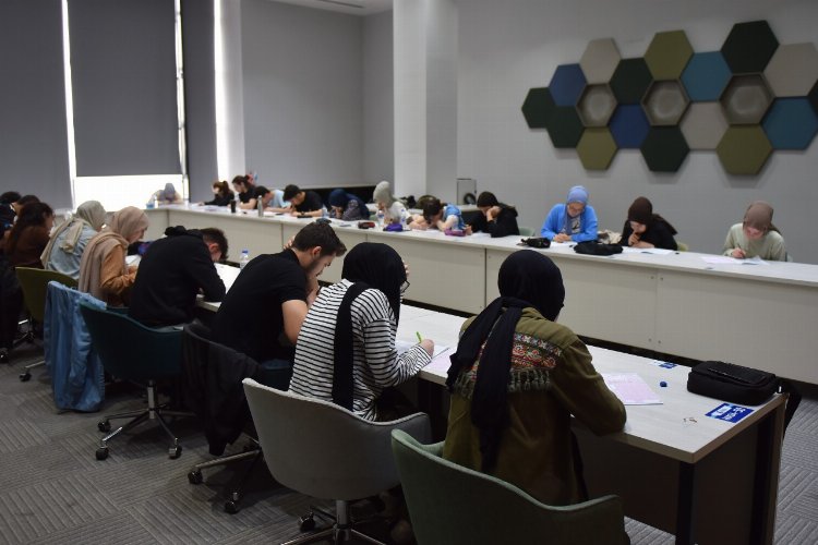 Bursa Yıldırım'da üniversite adaylarına deneme sınavı
