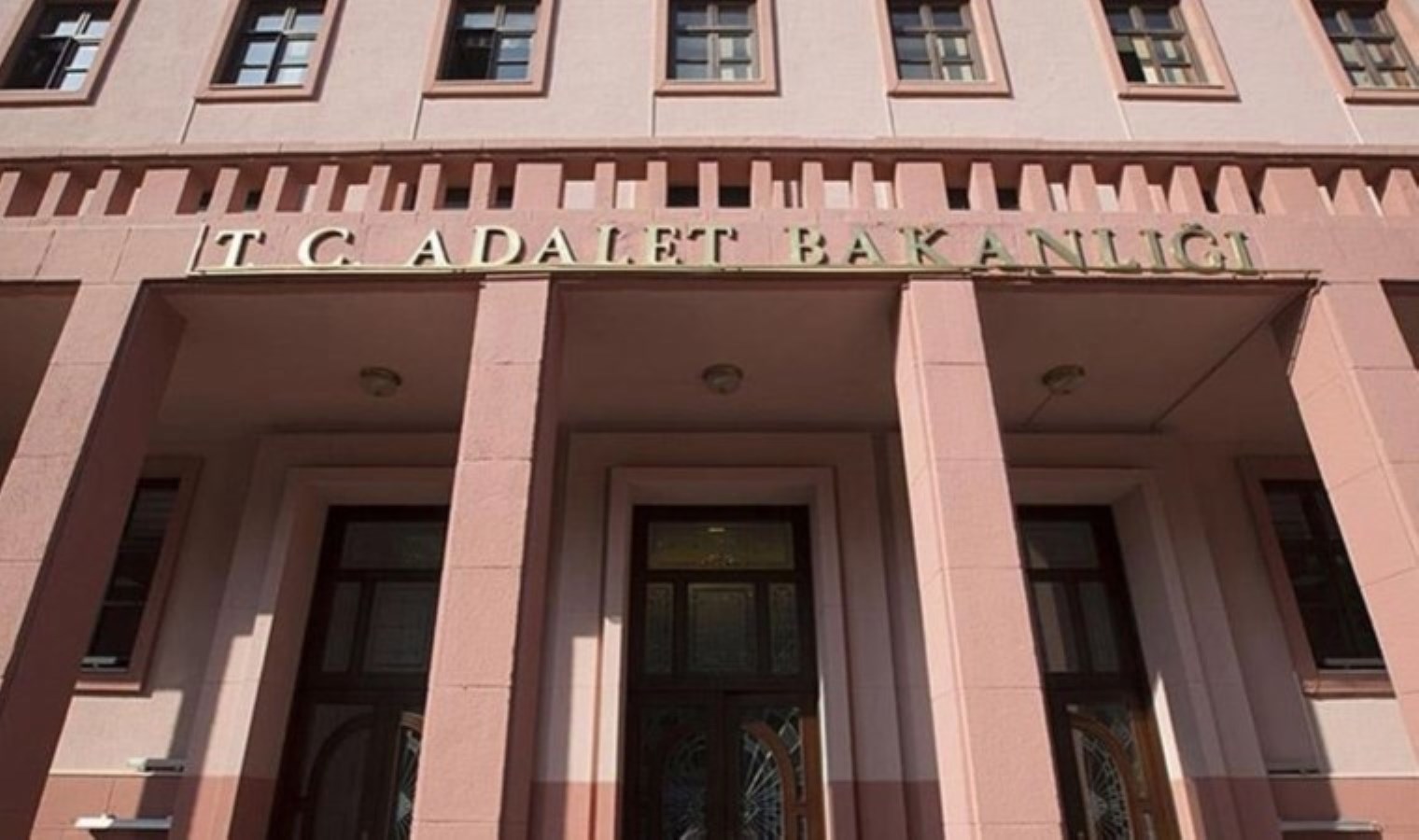 DEM Parti Heyeti ile Adalet Bakanı Yılmaz Tunç Görüşmesi Başladı