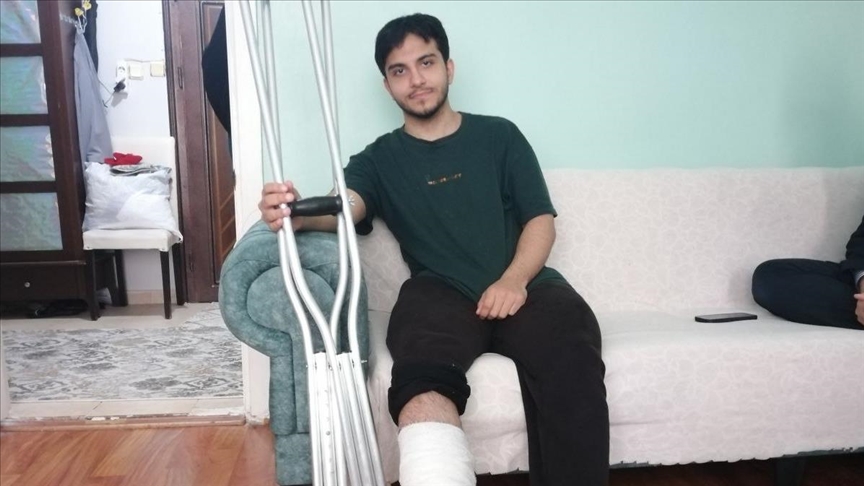 Deprem Anında Pencereden Otomobilin Üzerine Atlayan Genç O Anları Anlattı