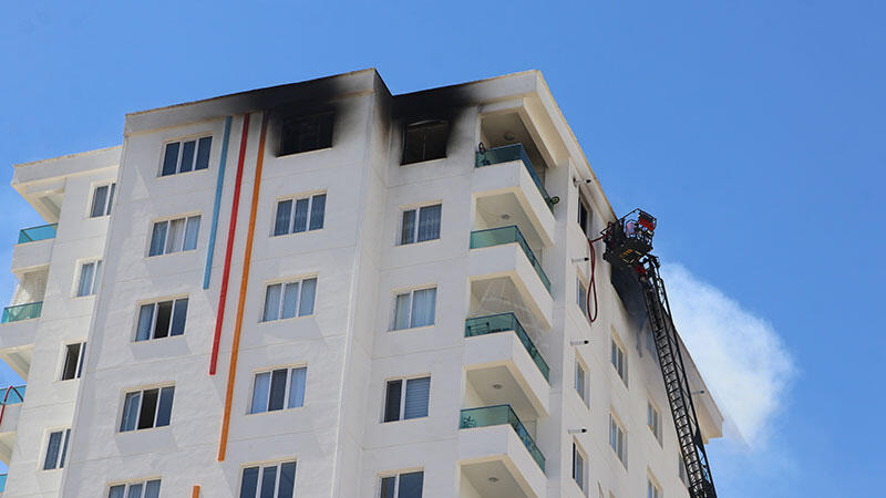 Diyarbakır'da 13 katlı binada yangın; 6 kişi dumandan etkilendi