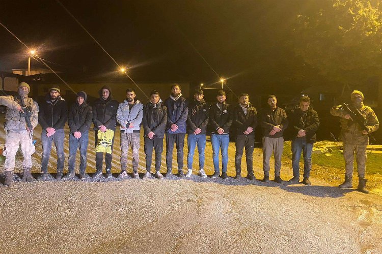Edirne'de Jandarma 27 kaçak göçmeni yakaladı