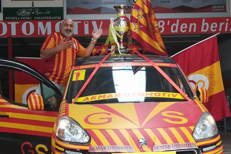 Galatasaray şampiyon oldu, arabasını sarı kırmızıya boyadı