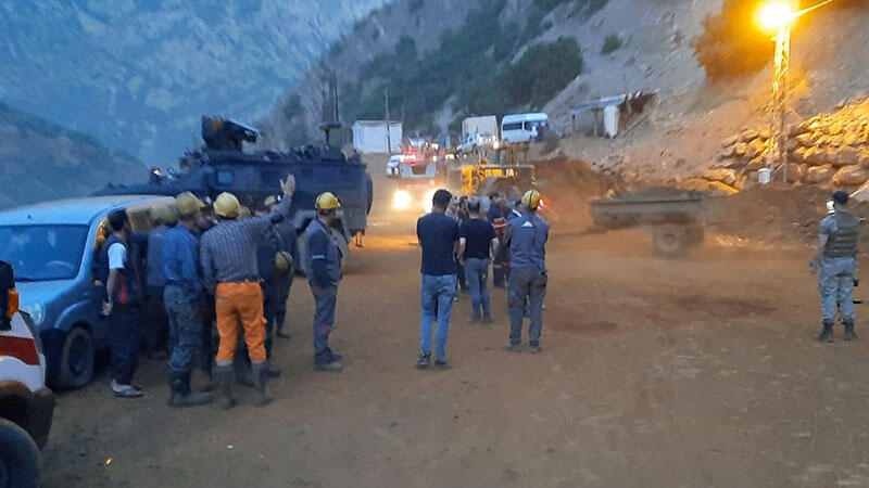 Hakkari'de, maden ocağında göçük altında kalan işçi kurtarıldı