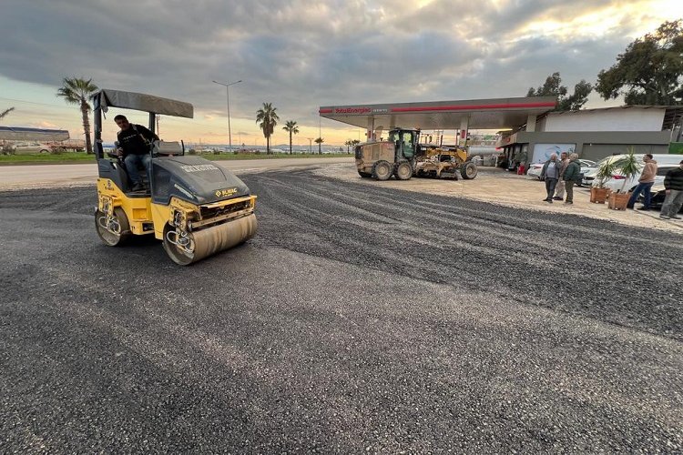Hatay Büyükşehir'den üretim yollarına yeni asfalt