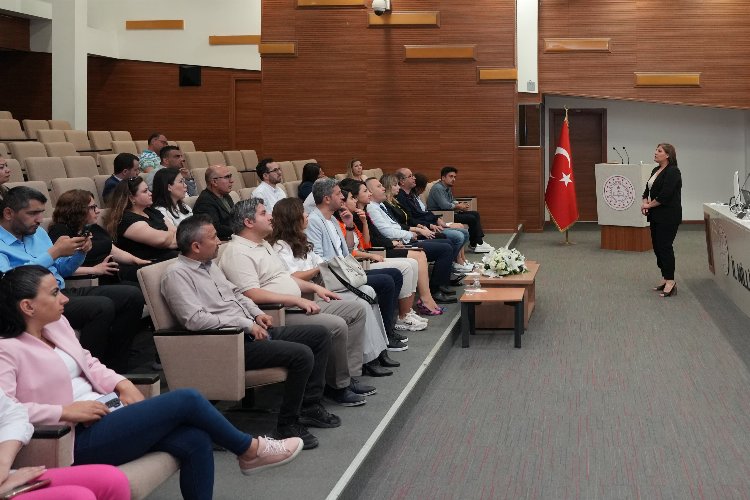 İzmir'de ortaokul öğretmenlerine teknoloji destekli platform