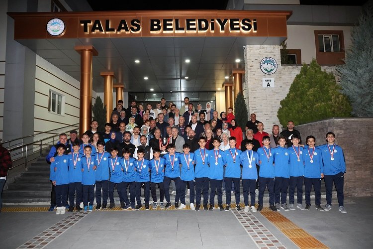 Kayseri Talas Sporcu Fabrikası göğsü kabartıyor