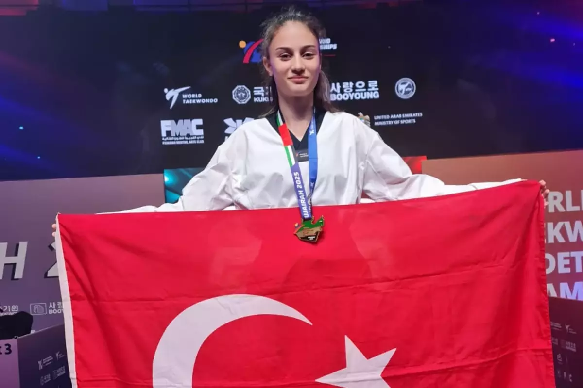 Milli Tekvandocu Sena Yılmaz’dan Dünya Şampiyonluğu