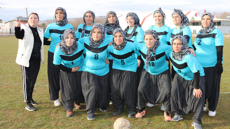 Nevşehir'de ev kadınlarından oluşan Dimispor, ilk antrenmanına çıktı