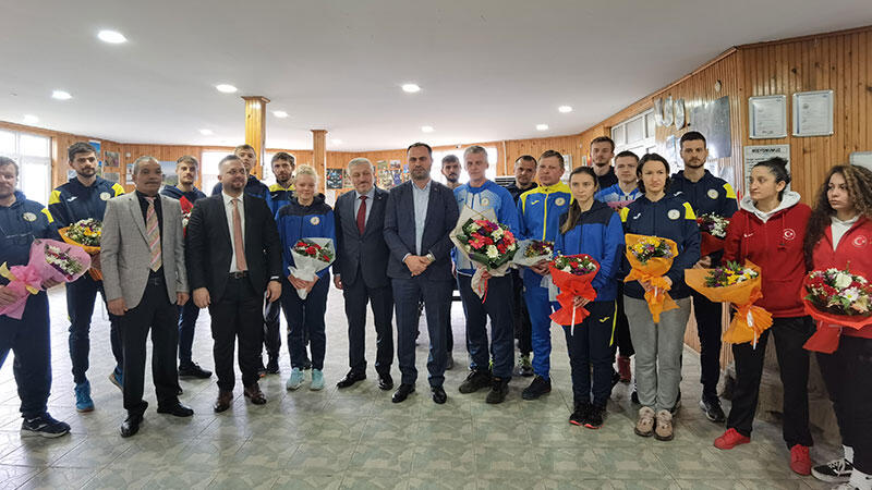 TİESF Başkanı Vural, Ukraynalı sporcuları ziyaret etti
