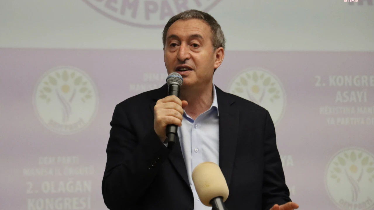 Tuncer Bakırhan’dan, Yılmaz Tunç’a kameralar önünde tepki: “Nerede durduğunu bir zahmet netleştirmesi gerekiyor”