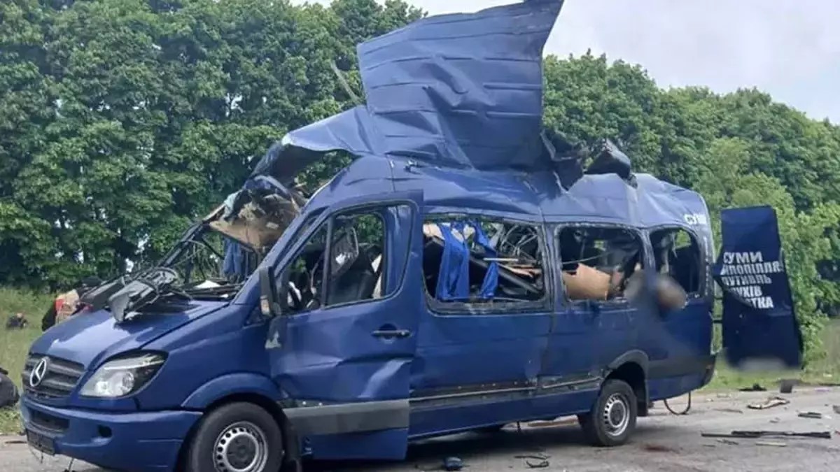 Ukrayna: Rusya, İçinde Sivillerin Olduğu Minibüsü Vurdu!