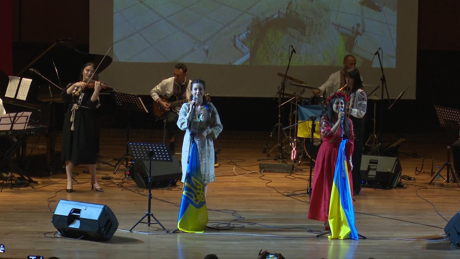 Ukrayna'daki savaşta hayatını kaybedenler konserle anıldı