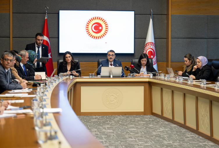 Uzmanlardan Meclis’te Kritik Yapay Zeka Uyarısı: “Etnik ve Dini Azınlıklara Karşı Önyargılı”