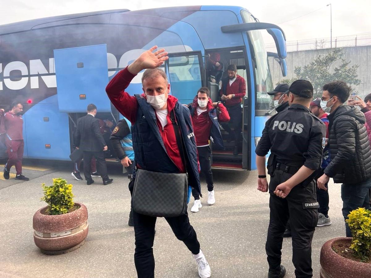 Trabzonspor, Adana Demirspor maçı hazırlıklarını tamamlayarak Adana'ya gitti