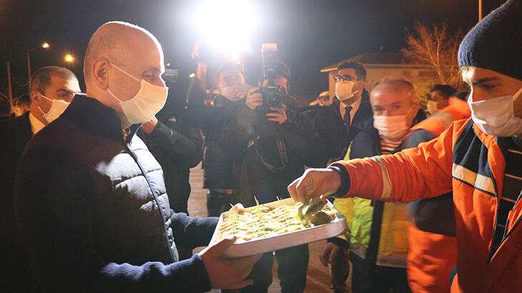 Ulaştırma ve Altyapı Bakanı Karaismailoğlu, yeni yıla Bolu'da kara yolu çalışanlarıyla girdi