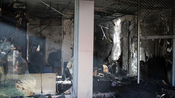 Uşak'ta kargo firmasına ait iş yerindeki yangın söndürüldü